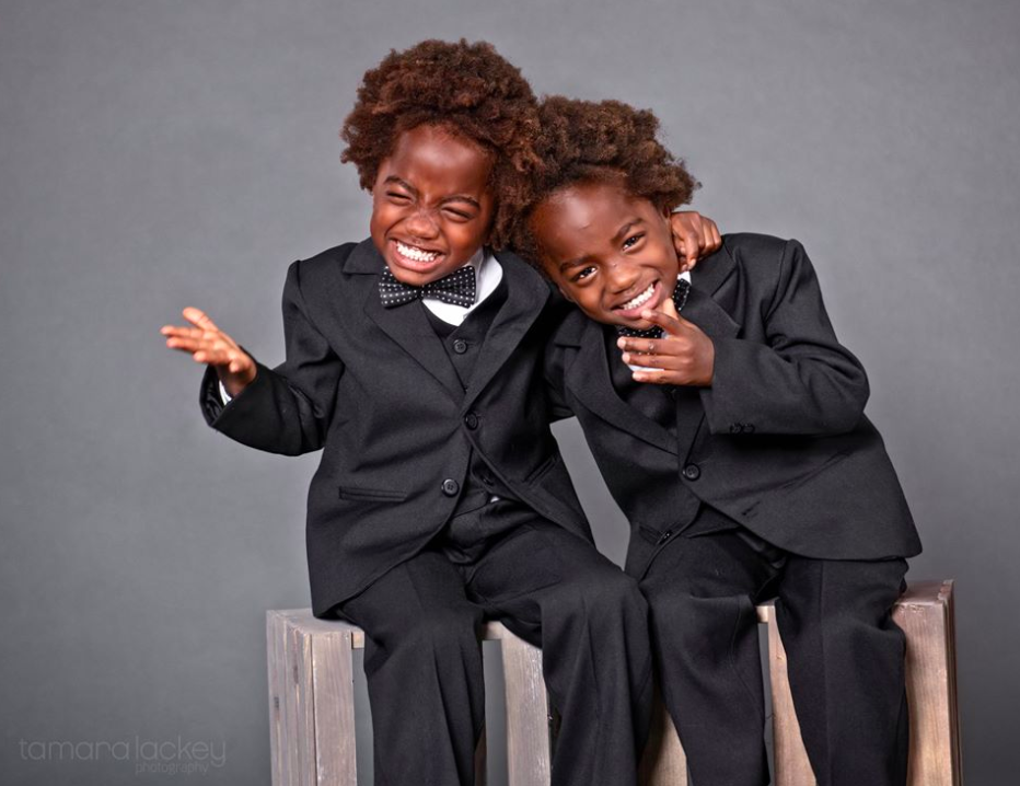 Tamara Lackey Photography - Two beautiful twin boys photographed with their family